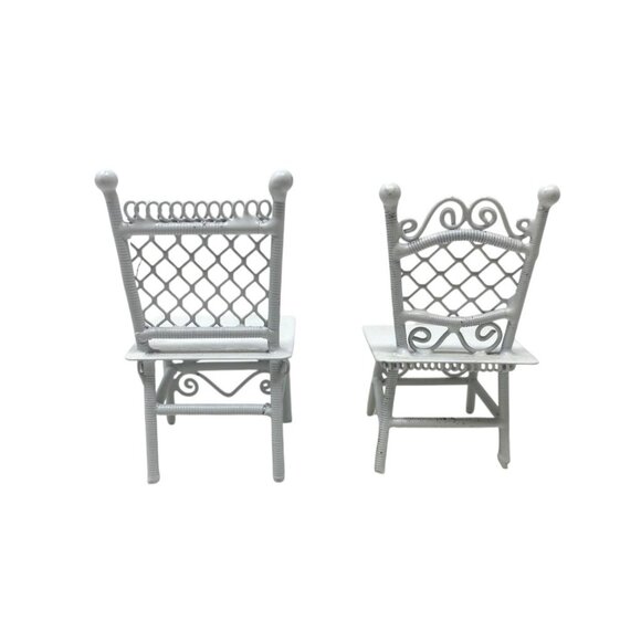 White Wrought Iron Dollhouse Outdoor Patio Set Table And 2 Chairs - Picture 4 of 8